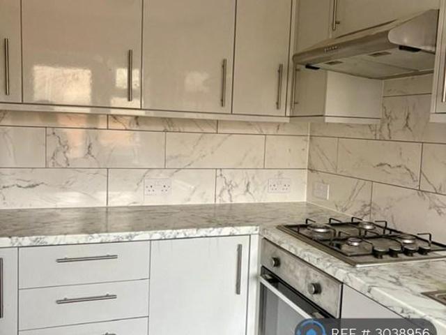 Pembury Court, Harlington, Hayes, UB3 2 bed maisonette to rent £1,850 pcm £427 pw