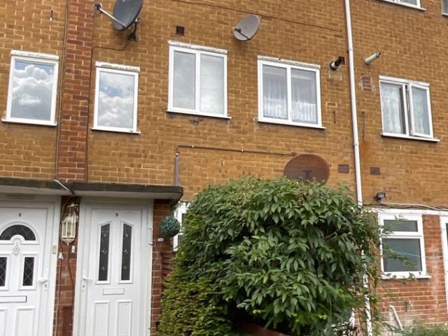 Pembury Court, Harlington UB3, 2 bed shared accommodation to rent, £1,800 pcm | PrimeLocation