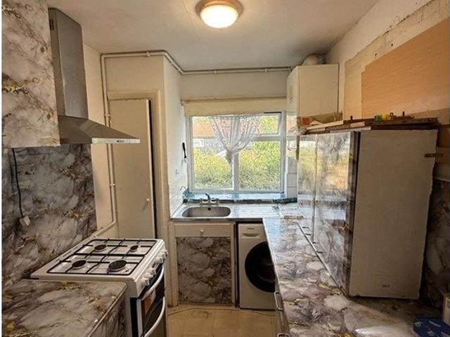Pembury Court, Hayes UB3, 2 bed flat to rent, £1,700 pcm | PrimeLocation
