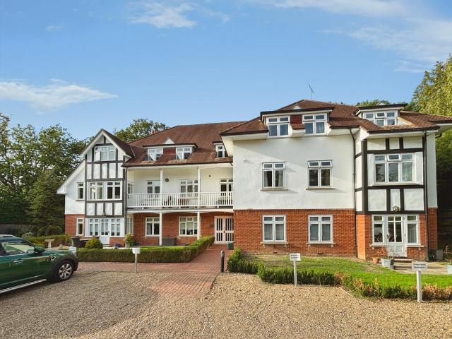 Pembury Road, Kent TN2 2 bed flat to rent £1,600 pcm £369 pw