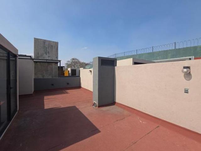 Pent house en venta con balcón y roof privado a una calle del Parque de La China, Clavería