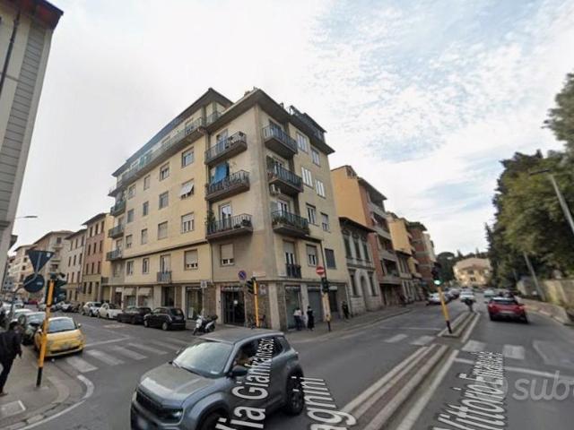 Penta locale vicino Leopoldo con Posto Auto