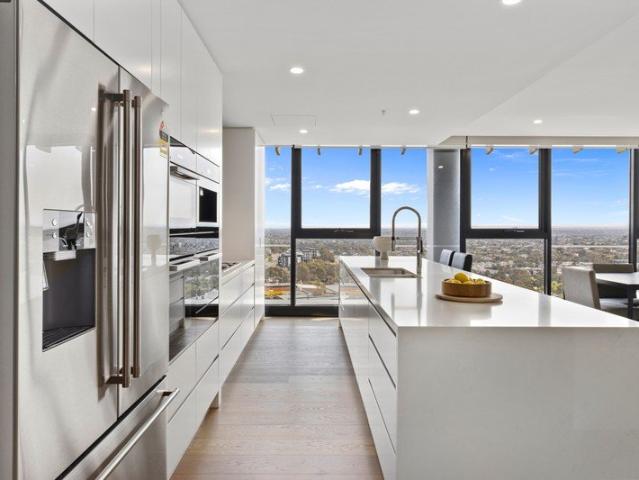PENTHOUSE 3 BED 3.5 BATH 4 CAR 225 + 28m2 2 STOREY SKYHOME w/ Internal lift