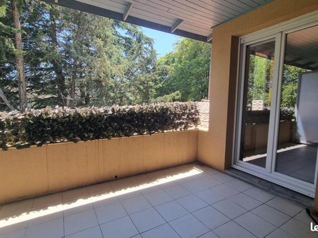 Penthouse 3 pièces 63 m²