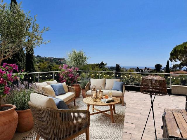✨ Penthouse 3P, 74 m², dernier étage avec toit terrasse 150. 74m² Cannes