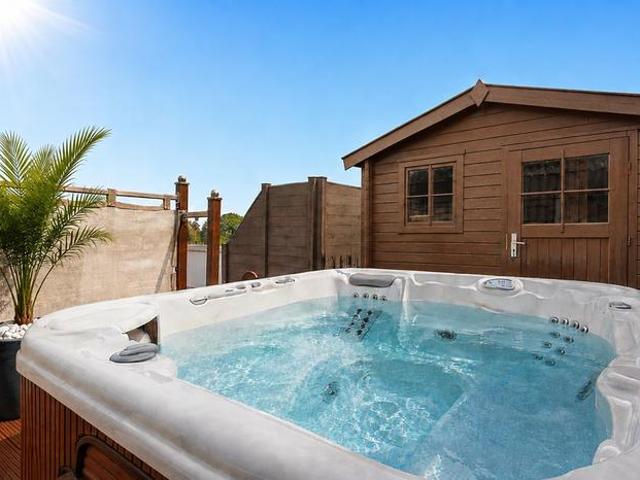 Penthouse 125m² Dachterrasse Sauna Whirlpool provisionsfrei