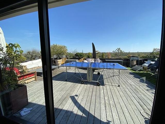 Penthouse 2 chambres meublé avec accès handicapé, garage et terrasse Suresnes 92150