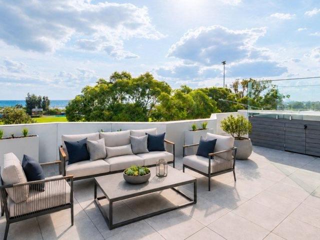 Penthouse 301 Panoramic Bay Views, Gaggenau Appliances, Move In Ready