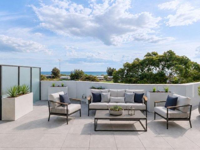 Penthouse 301 Panoramic Bay Views, Gaggenau Appliances, Move In Ready