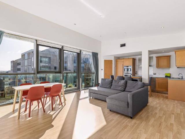 Penthouse 4/13, 160 Bothwell Street