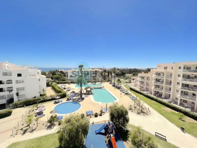 Penthouse 4 assoalhadas com uma área de 232m2, terraço 107m2, Vau, Portimão