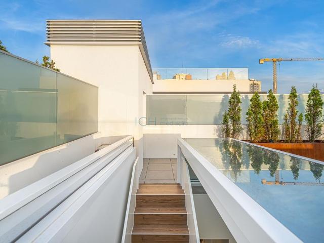 Penthouse 4 quartos de luxo com terraço e piscina privativa