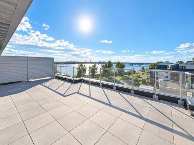 PENTHOUSE 5½ AVEC VUE SUR LE FLEUVE À LOUER À LASALLE
