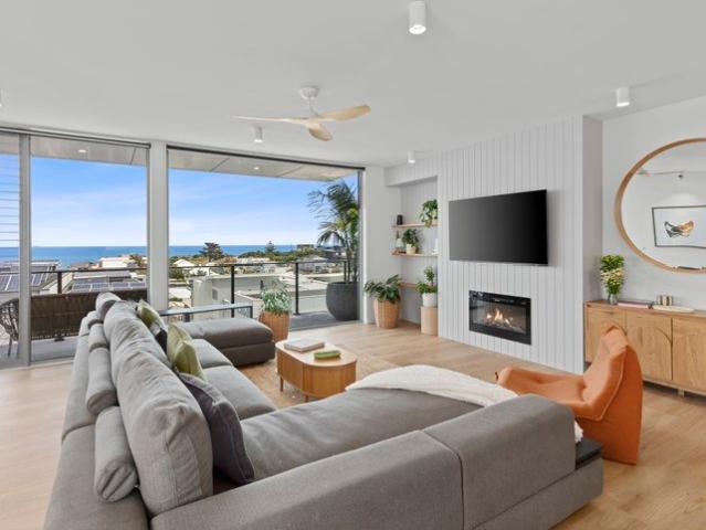 Penthouse Coastal Living Fully Furnished with Breathtaking Views