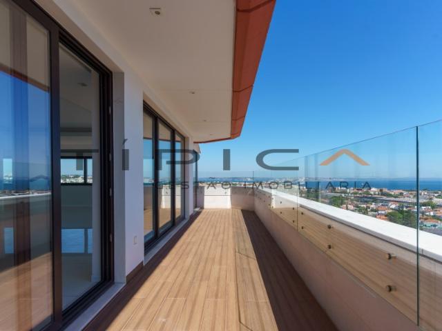 Penthouse com ampla varanda e vista de mar e rio