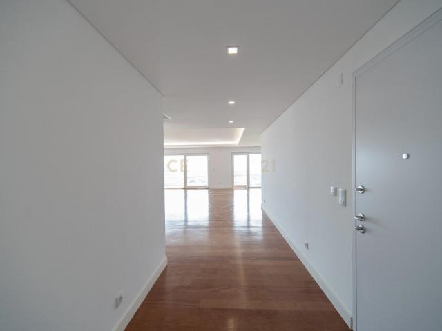 Penthouse com 4 quartos com terraço privativo e vista rio em. 239m² Santa Iria De Azoia