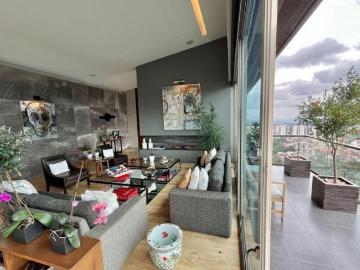 Penthouse con terraza y balcón en Club Residencial Bosques