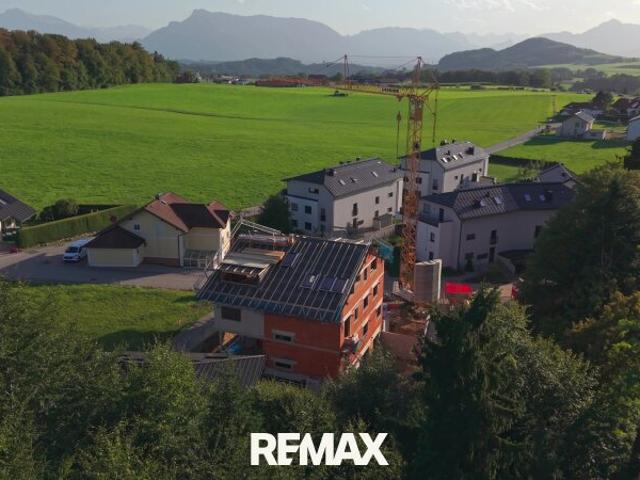 Penthouse Charakter in Elixhausen: Panoramablick, 33 m² Terrasse und bis zu 4,20 Meter Raumhöhe
