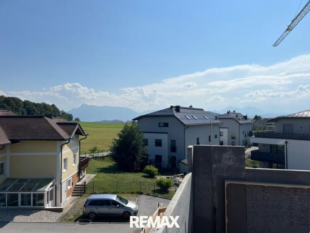 Penthouse Charakter in Elixhausen: Panoramablick, 33 m² Terrasse und bis zu 4,20 Meter Raumhöhe