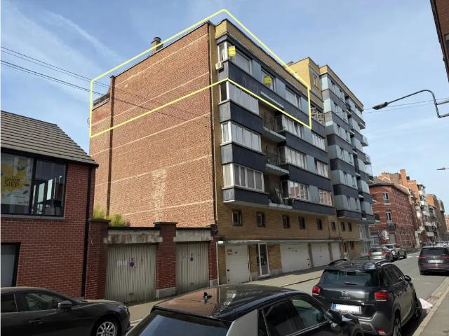 Penthouse à louer avec garage et terrasse, Charleroi