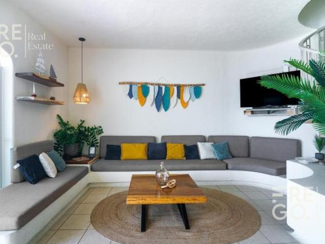 Penthouse amueblado frente al mar en venta en Manzanillo