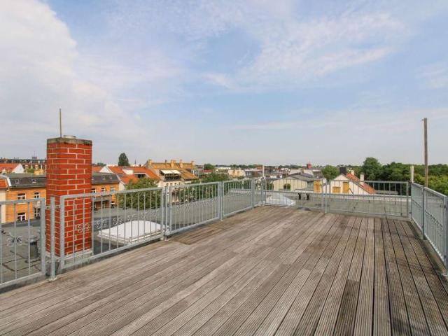 Penthouse am Clara Zetkin Park mit Dachterrasse, Stellplatz und Lift, befristete Vermietung