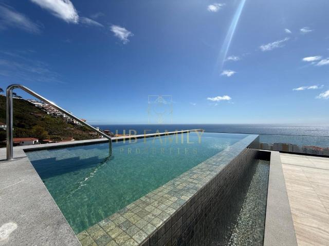 Penthouse Amparo Iii T4 200m² São Martinho