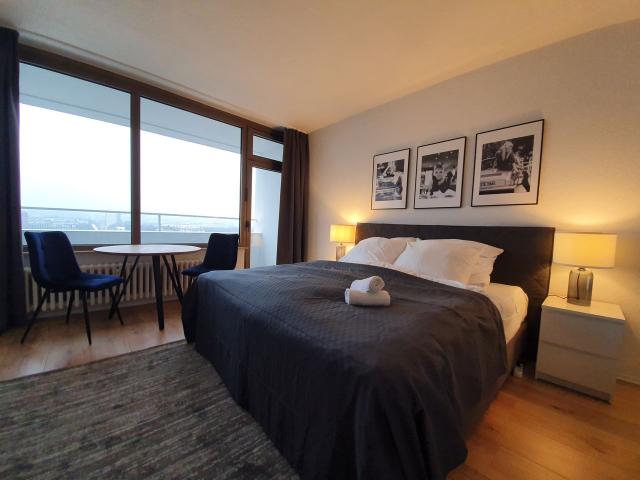 Penthouse Apartment in Central Essen | WiFi | Washing Machine, Essen Amsterdam Apartments for Rent