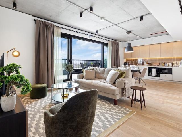Penthouse Apartment with City Views, Parking + 2BR