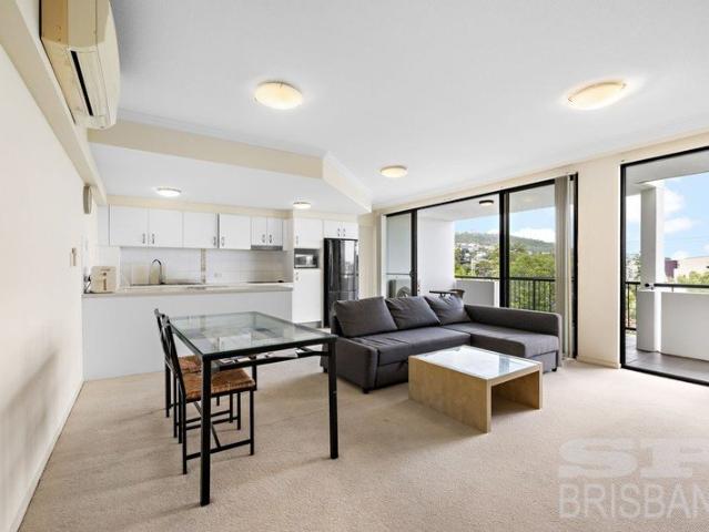Penthouse Apartment with Immaculate Presentation in Prime Location