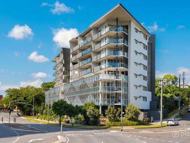 Penthouse Apartment With Mt Coot tha Views + Storage Room
