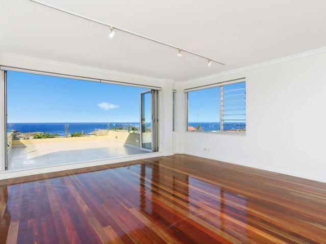 Penthouse Apartment With Panoramic Ocean Views