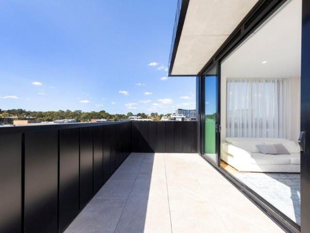Penthouse Apartment with Wrap Around Balcony