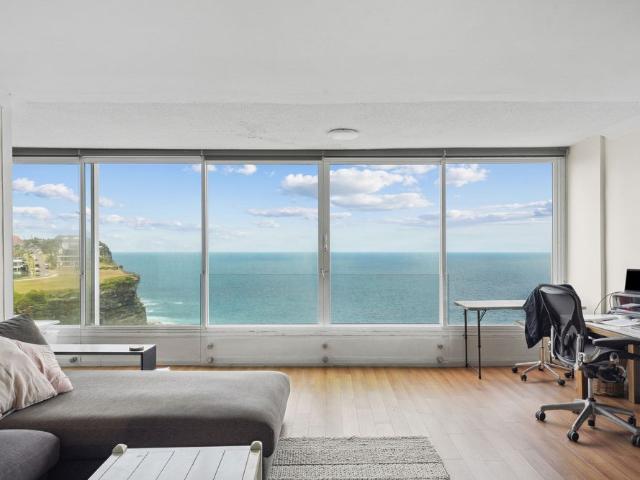 Penthouse apartment with Uninterrupted Ocean Views