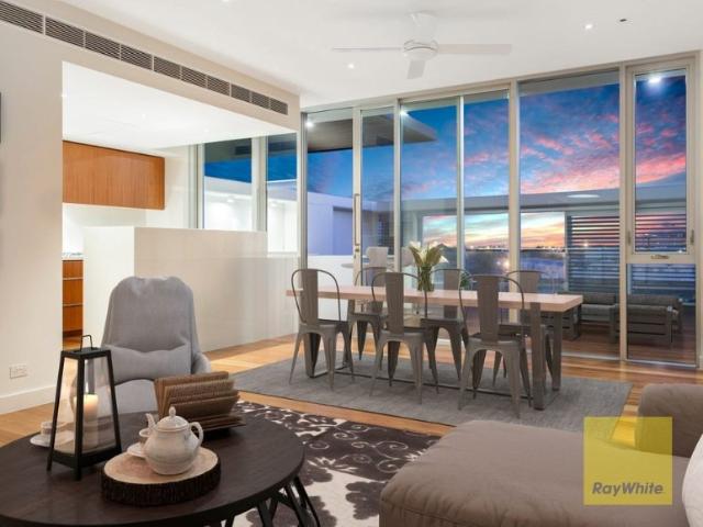 PENTHOUSE APPARTMENT THE ULTIMATE IN BEACHSIDE LIVING