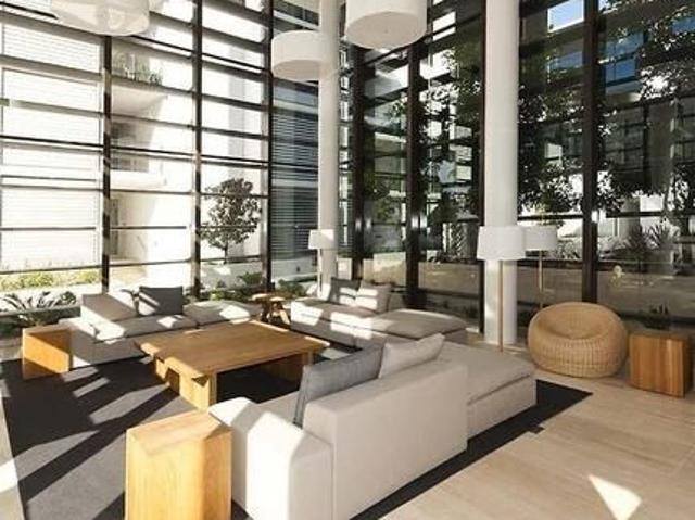 PENTHOUSE APPARTMENT THE ULTIMATE IN BEACHSIDE LIVING