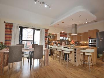 Penthouse at The Pinnacle, Cottage Terrace