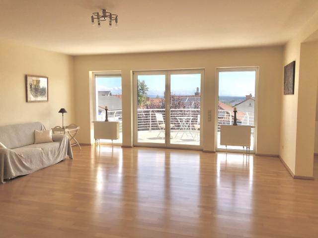 Penthouse auf der Hambacher Höhe mit traumhaften Blick auf die Rheinebene und dem Pfälzerwald