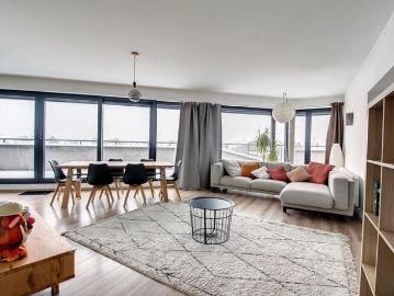 Penthouse avec 60m2 de terrasse avec parking inclus!