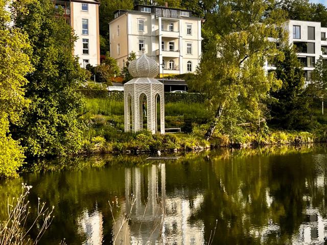 Penthouse by the Spa Park Pond