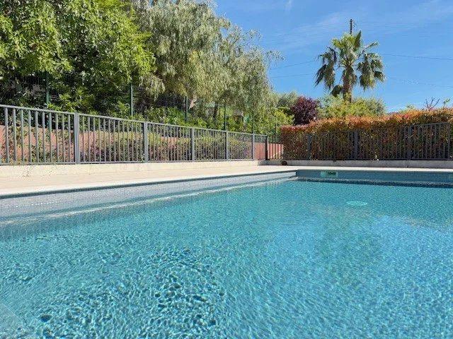 Penthouse d’exception au cœur de Vence – soleil, calme et vu. 78m² Vence