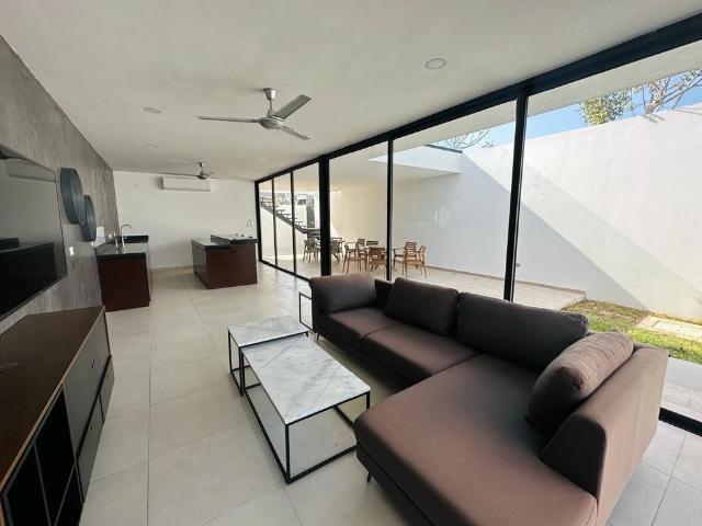 Penthouse de 3 cuartos, en complejo con amenidades
