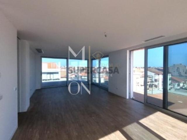 Penthouse de 3 quartos localizada na primeira linha de praia em Vila do Conde