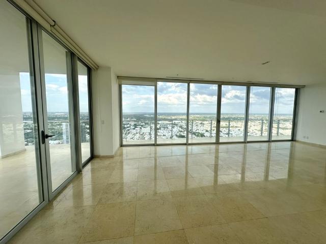 Penthouse de 3 recámaras y cuarto de servicio, en las Country Towers