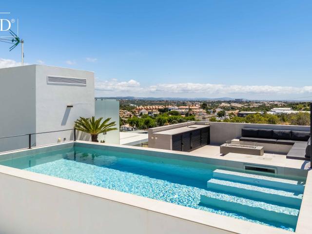 Penthouse de 2 Quartos com Piscina Privada no Telhado e Vista para o Mar