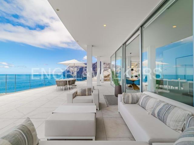 Penthouse de esquina con piscina privada y vista panorámica. 374m² Santiago del Teide