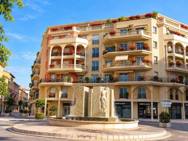 Penthouse de luxe de 2 pièces en vente Place Saint Roch, Menton, Alpes Maritimes, Provence Alpes Côte d'Azur