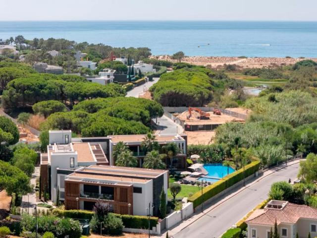 Penthouse de luxo virado a sul em Dunas Douradas Seabreeze Residences