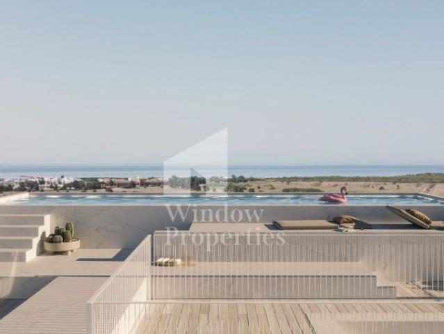 Penthouse de Luxo em Condomínio Privado com Vistas Panorâmic. 246m² Quarteira