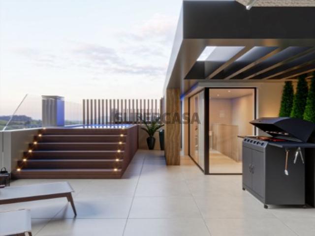 Penthouse de luxo em Edifico plurifamiliar com piscina